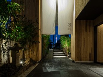 ホテルカンラ京都 エントランス